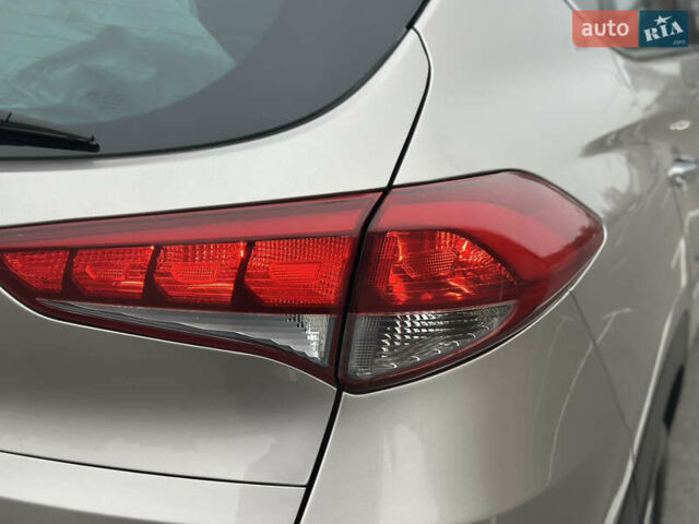 Бежевый Хендай Туксон, объемом двигателя 2 л и пробегом 101 тыс. км за 20700 $, фото 21 на Automoto.ua