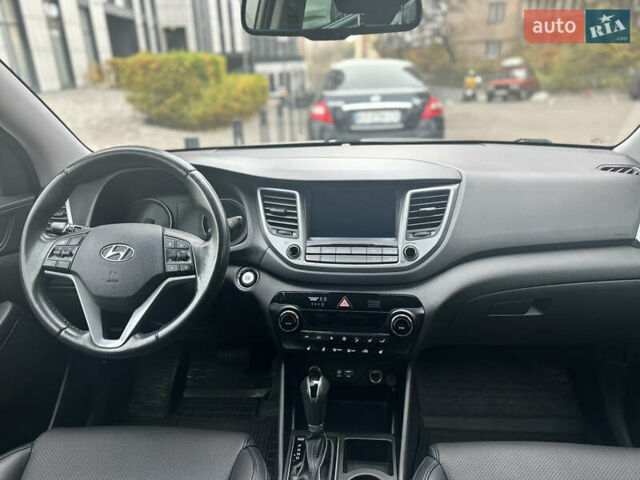 Бежевый Хендай Туксон, объемом двигателя 2 л и пробегом 101 тыс. км за 20700 $, фото 10 на Automoto.ua