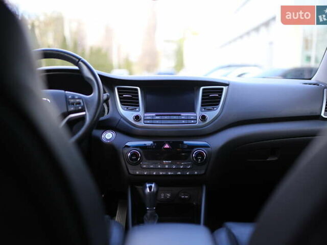 Бежевый Хендай Туксон, объемом двигателя 1.6 л и пробегом 140 тыс. км за 16000 $, фото 25 на Automoto.ua