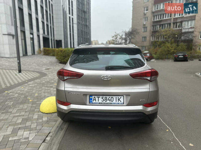 Бежевый Хендай Туксон, объемом двигателя 2 л и пробегом 101 тыс. км за 20700 $, фото 9 на Automoto.ua