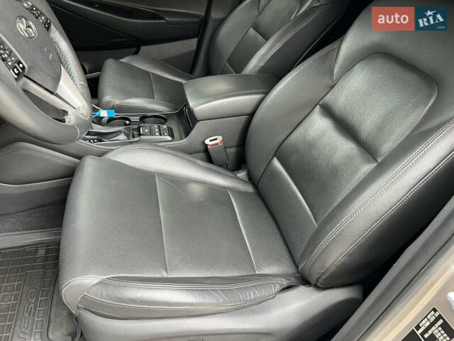 Бежевий Хендай Туксон, об'ємом двигуна 2 л та пробігом 125 тис. км за 19999 $, фото 15 на Automoto.ua