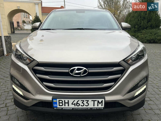 Бежевый Хендай Туксон, объемом двигателя 2 л и пробегом 50 тыс. км за 19500 $, фото 1 на Automoto.ua