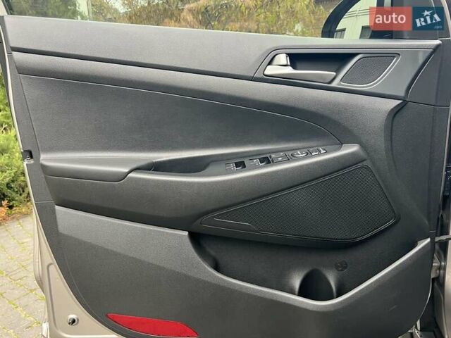 Бежевый Хендай Туксон, объемом двигателя 2 л и пробегом 50 тыс. км за 20500 $, фото 28 на Automoto.ua