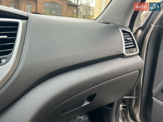 Бежевый Хендай Туксон, объемом двигателя 2 л и пробегом 50 тыс. км за 19500 $, фото 19 на Automoto.ua