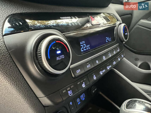 Бежевий Хендай Туксон, об'ємом двигуна 2 л та пробігом 125 тис. км за 19999 $, фото 20 на Automoto.ua