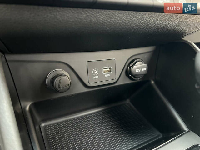 Бежевый Хендай Туксон, объемом двигателя 2 л и пробегом 50 тыс. км за 19500 $, фото 21 на Automoto.ua