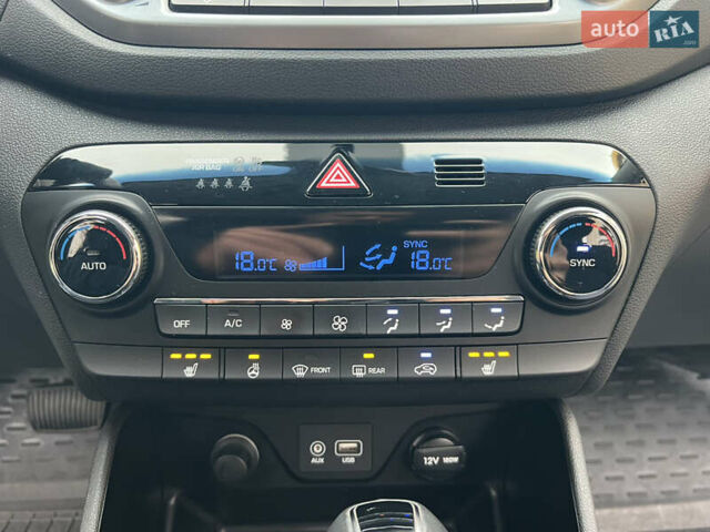 Бежевый Хендай Туксон, объемом двигателя 2 л и пробегом 50 тыс. км за 19500 $, фото 18 на Automoto.ua