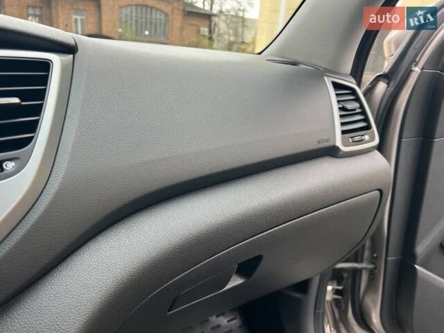 Бежевий Хендай Туксон, об'ємом двигуна 2 л та пробігом 50 тис. км за 21500 $, фото 19 на Automoto.ua