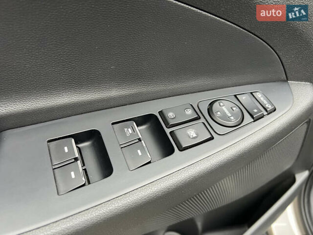 Бежевый Хендай Туксон, объемом двигателя 2 л и пробегом 50 тыс. км за 19500 $, фото 27 на Automoto.ua