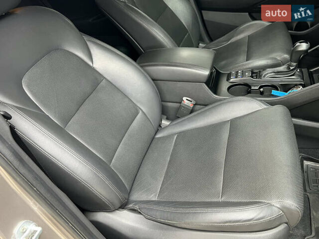 Бежевий Хендай Туксон, об'ємом двигуна 2 л та пробігом 125 тис. км за 19999 $, фото 45 на Automoto.ua