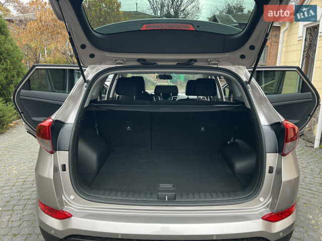 Бежевый Хендай Туксон, объемом двигателя 2 л и пробегом 50 тыс. км за 19500 $, фото 37 на Automoto.ua