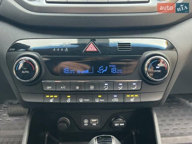 Бежевий Хендай Туксон, об'ємом двигуна 2 л та пробігом 50 тис. км за 19700 $, фото 17 на Automoto.ua