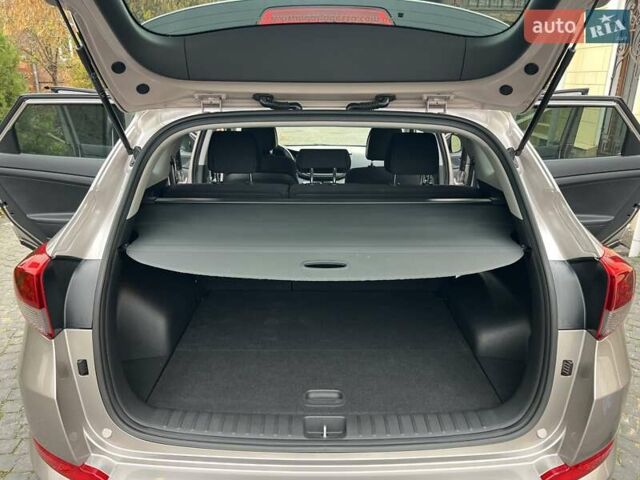 Бежевий Хендай Туксон, об'ємом двигуна 2 л та пробігом 50 тис. км за 19700 $, фото 39 на Automoto.ua