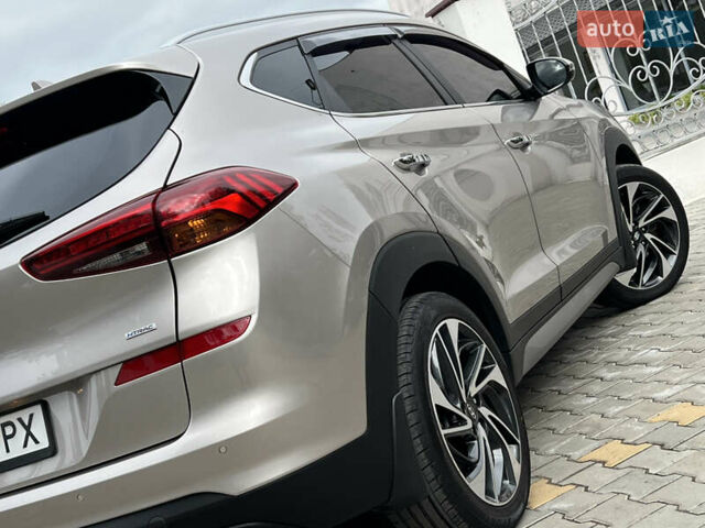 Бежевий Хендай Туксон, об'ємом двигуна 2 л та пробігом 125 тис. км за 19999 $, фото 2 на Automoto.ua