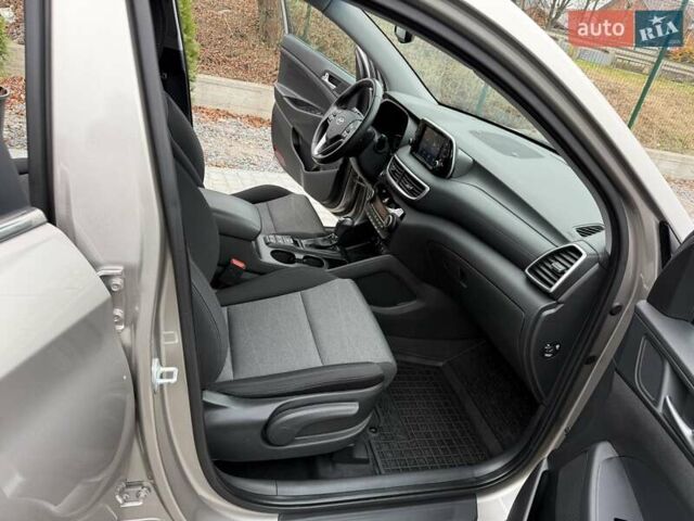 Бежевый Хендай Туксон, объемом двигателя 2 л и пробегом 92 тыс. км за 20900 $, фото 34 на Automoto.ua