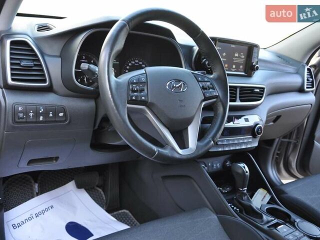 Бежевый Хендай Туксон, объемом двигателя 2 л и пробегом 58 тыс. км за 25000 $, фото 29 на Automoto.ua