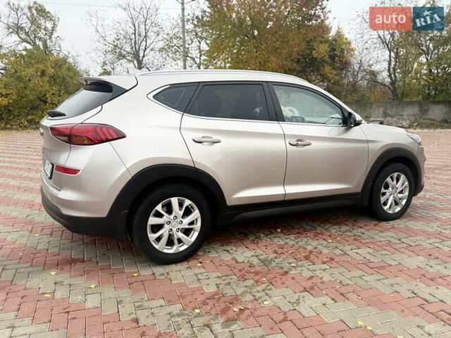 Бежевий Хендай Туксон, об'ємом двигуна 2 л та пробігом 106 тис. км за 20900 $, фото 3 на Automoto.ua