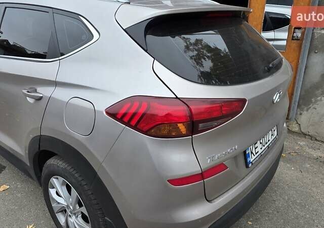 Бежевый Хендай Туксон, объемом двигателя 2 л и пробегом 124 тыс. км за 20600 $, фото 3 на Automoto.ua