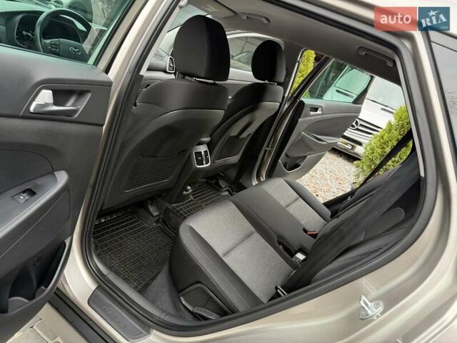 Бежевый Хендай Туксон, объемом двигателя 2 л и пробегом 92 тыс. км за 20900 $, фото 37 на Automoto.ua