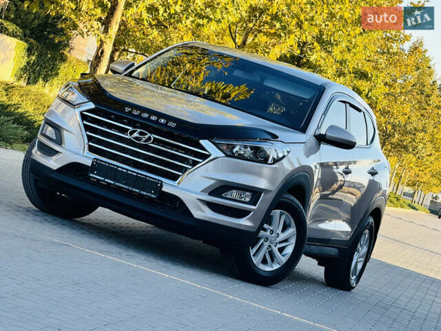 Бежевий Хендай Туксон, об'ємом двигуна 2 л та пробігом 175 тис. км за 15400 $, фото 3 на Automoto.ua