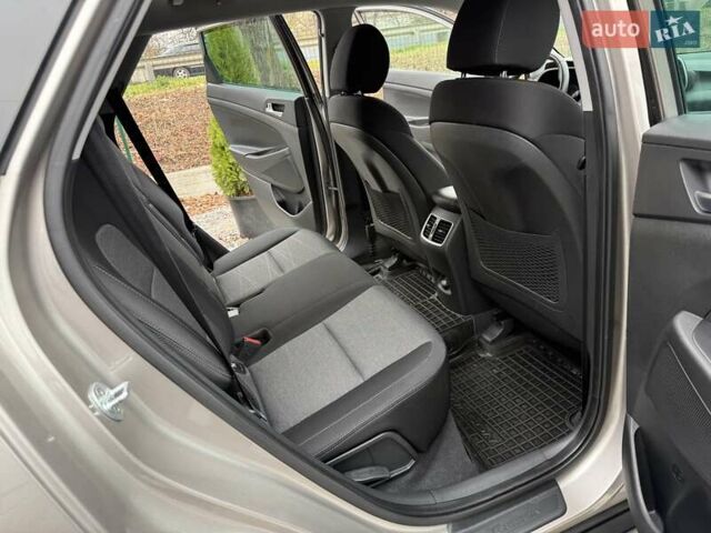 Бежевый Хендай Туксон, объемом двигателя 2 л и пробегом 92 тыс. км за 20900 $, фото 35 на Automoto.ua