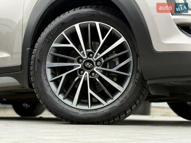 Бежевый Хендай Туксон, объемом двигателя 2 л и пробегом 92 тыс. км за 20900 $, фото 26 на Automoto.ua