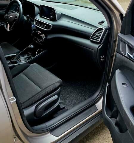 Бежевый Хендай Туксон, объемом двигателя 2 л и пробегом 124 тыс. км за 20600 $, фото 4 на Automoto.ua