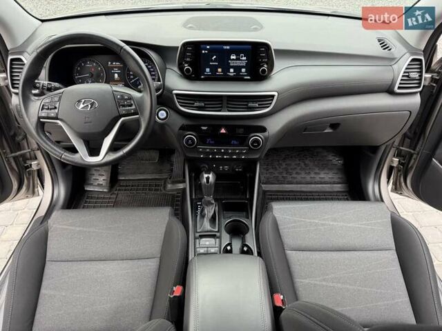 Бежевый Хендай Туксон, объемом двигателя 2 л и пробегом 92 тыс. км за 20900 $, фото 30 на Automoto.ua