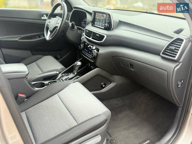 Бежевий Хендай Туксон, об'ємом двигуна 2 л та пробігом 106 тис. км за 20900 $, фото 6 на Automoto.ua