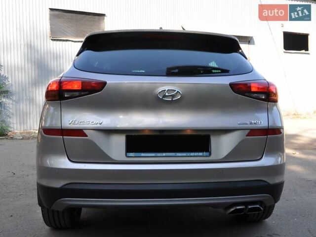Бежевый Хендай Туксон, объемом двигателя 2 л и пробегом 58 тыс. км за 25000 $, фото 4 на Automoto.ua