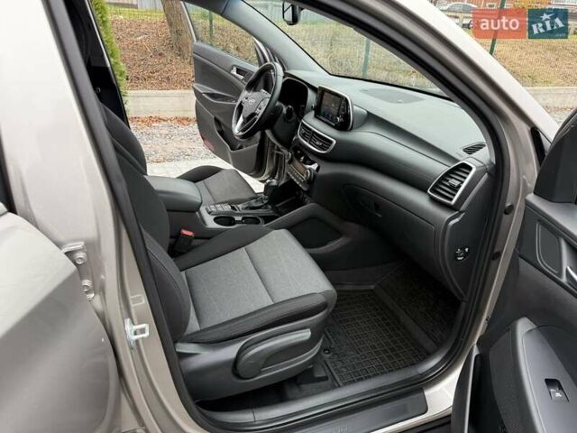 Бежевый Хендай Туксон, объемом двигателя 2 л и пробегом 92 тыс. км за 20900 $, фото 33 на Automoto.ua