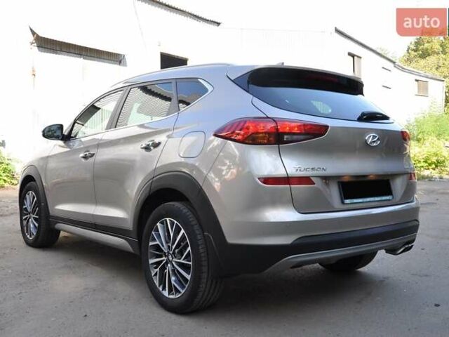 Бежевый Хендай Туксон, объемом двигателя 2 л и пробегом 58 тыс. км за 25000 $, фото 3 на Automoto.ua