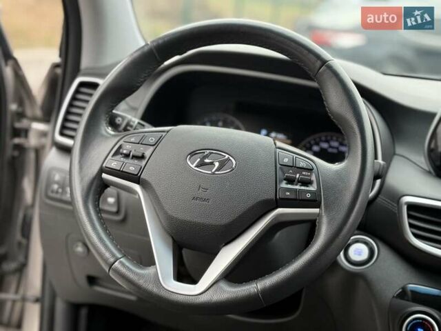 Бежевый Хендай Туксон, объемом двигателя 2 л и пробегом 92 тыс. км за 20900 $, фото 39 на Automoto.ua