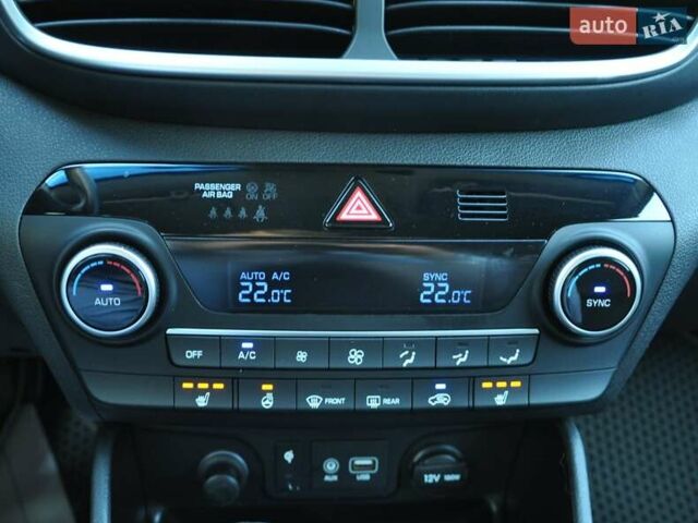 Бежевый Хендай Туксон, объемом двигателя 2 л и пробегом 58 тыс. км за 25000 $, фото 39 на Automoto.ua