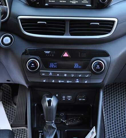 Бежевый Хендай Туксон, объемом двигателя 2 л и пробегом 58 тыс. км за 25000 $, фото 35 на Automoto.ua