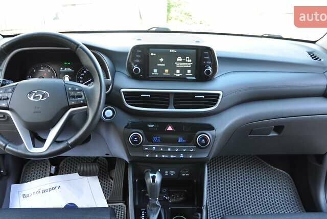 Бежевый Хендай Туксон, объемом двигателя 2 л и пробегом 58 тыс. км за 25000 $, фото 30 на Automoto.ua