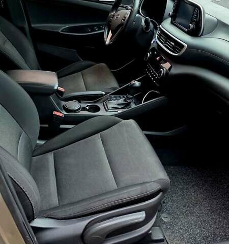 Бежевый Хендай Туксон, объемом двигателя 2 л и пробегом 124 тыс. км за 20600 $, фото 5 на Automoto.ua