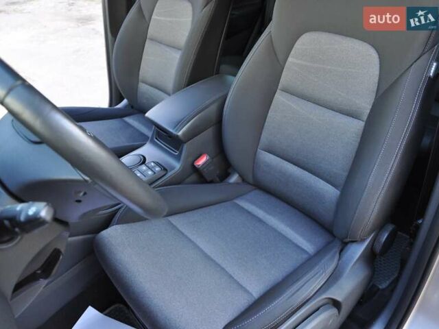 Бежевый Хендай Туксон, объемом двигателя 2 л и пробегом 58 тыс. км за 25000 $, фото 28 на Automoto.ua