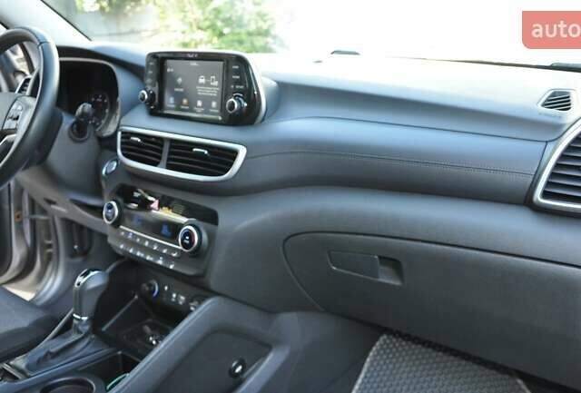 Бежевый Хендай Туксон, объемом двигателя 2 л и пробегом 58 тыс. км за 25000 $, фото 21 на Automoto.ua