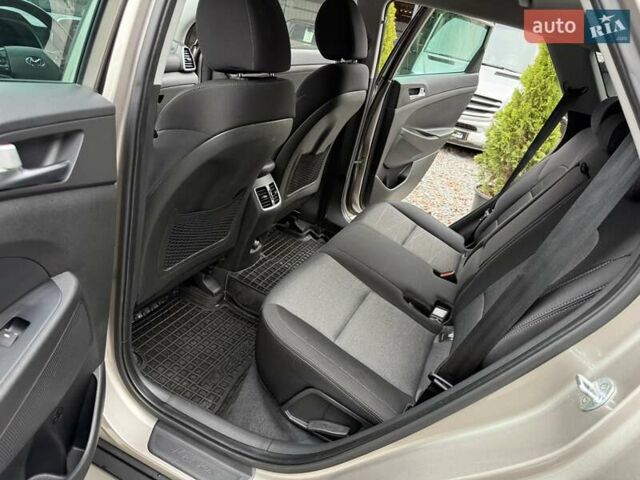 Бежевый Хендай Туксон, объемом двигателя 2 л и пробегом 92 тыс. км за 20900 $, фото 36 на Automoto.ua