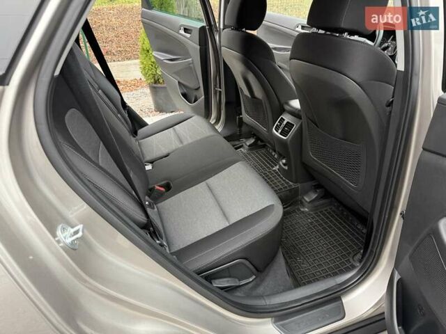 Бежевый Хендай Туксон, объемом двигателя 2 л и пробегом 92 тыс. км за 20900 $, фото 38 на Automoto.ua