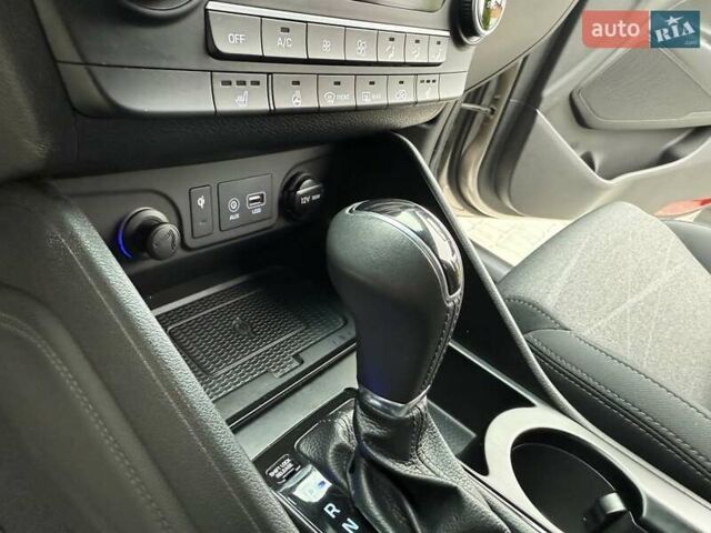 Бежевый Хендай Туксон, объемом двигателя 2 л и пробегом 92 тыс. км за 20900 $, фото 48 на Automoto.ua