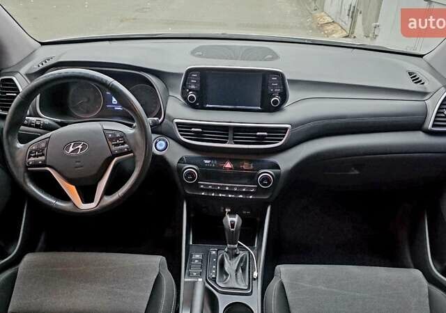 Бежевый Хендай Туксон, объемом двигателя 2 л и пробегом 124 тыс. км за 20600 $, фото 2 на Automoto.ua