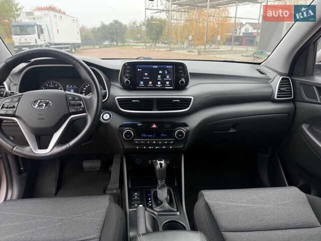 Бежевий Хендай Туксон, об'ємом двигуна 2 л та пробігом 106 тис. км за 20900 $, фото 13 на Automoto.ua