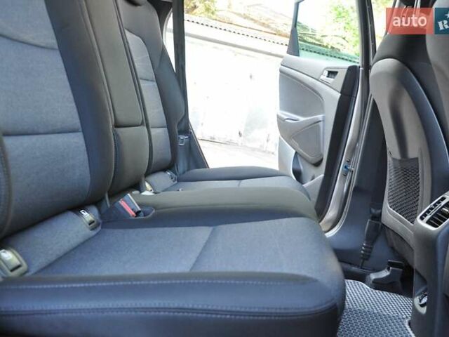 Бежевый Хендай Туксон, объемом двигателя 2 л и пробегом 58 тыс. км за 25000 $, фото 20 на Automoto.ua