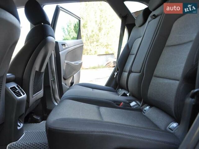 Бежевый Хендай Туксон, объемом двигателя 2 л и пробегом 58 тыс. км за 25000 $, фото 19 на Automoto.ua