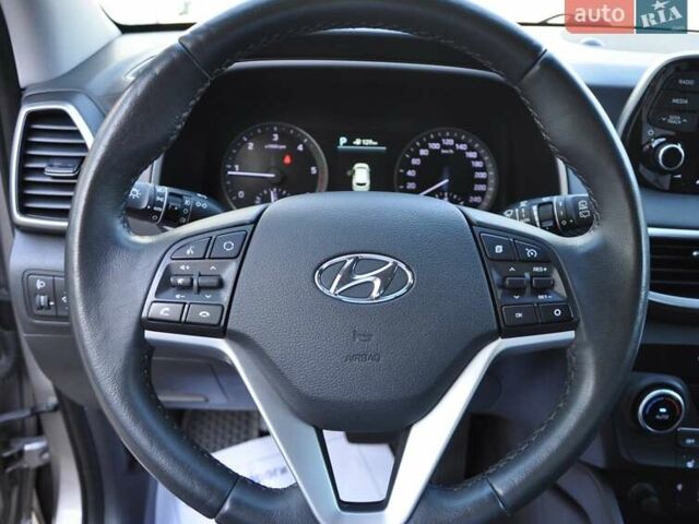 Бежевый Хендай Туксон, объемом двигателя 2 л и пробегом 58 тыс. км за 25000 $, фото 31 на Automoto.ua