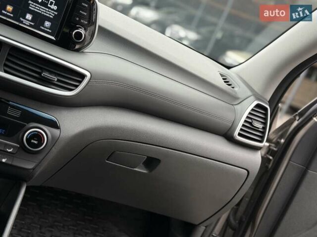 Бежевый Хендай Туксон, объемом двигателя 2 л и пробегом 92 тыс. км за 20900 $, фото 41 на Automoto.ua