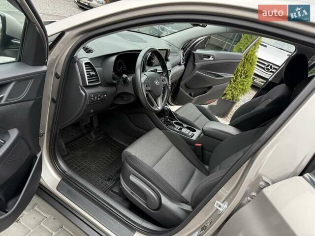 Бежевый Хендай Туксон, объемом двигателя 2 л и пробегом 92 тыс. км за 20900 $, фото 32 на Automoto.ua