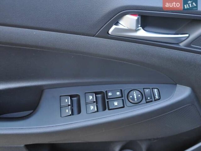 Бежевый Хендай Туксон, объемом двигателя 2 л и пробегом 58 тыс. км за 25000 $, фото 26 на Automoto.ua